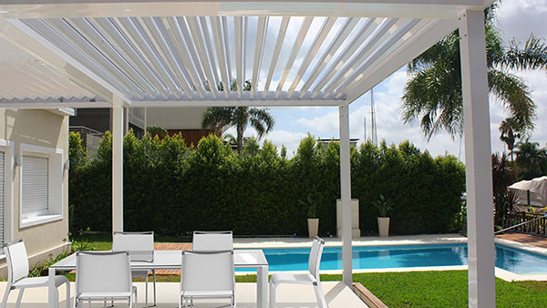 明陽(yáng)遮陽(yáng)戶(hù)外防水折疊式天棚簾應(yīng)用分享